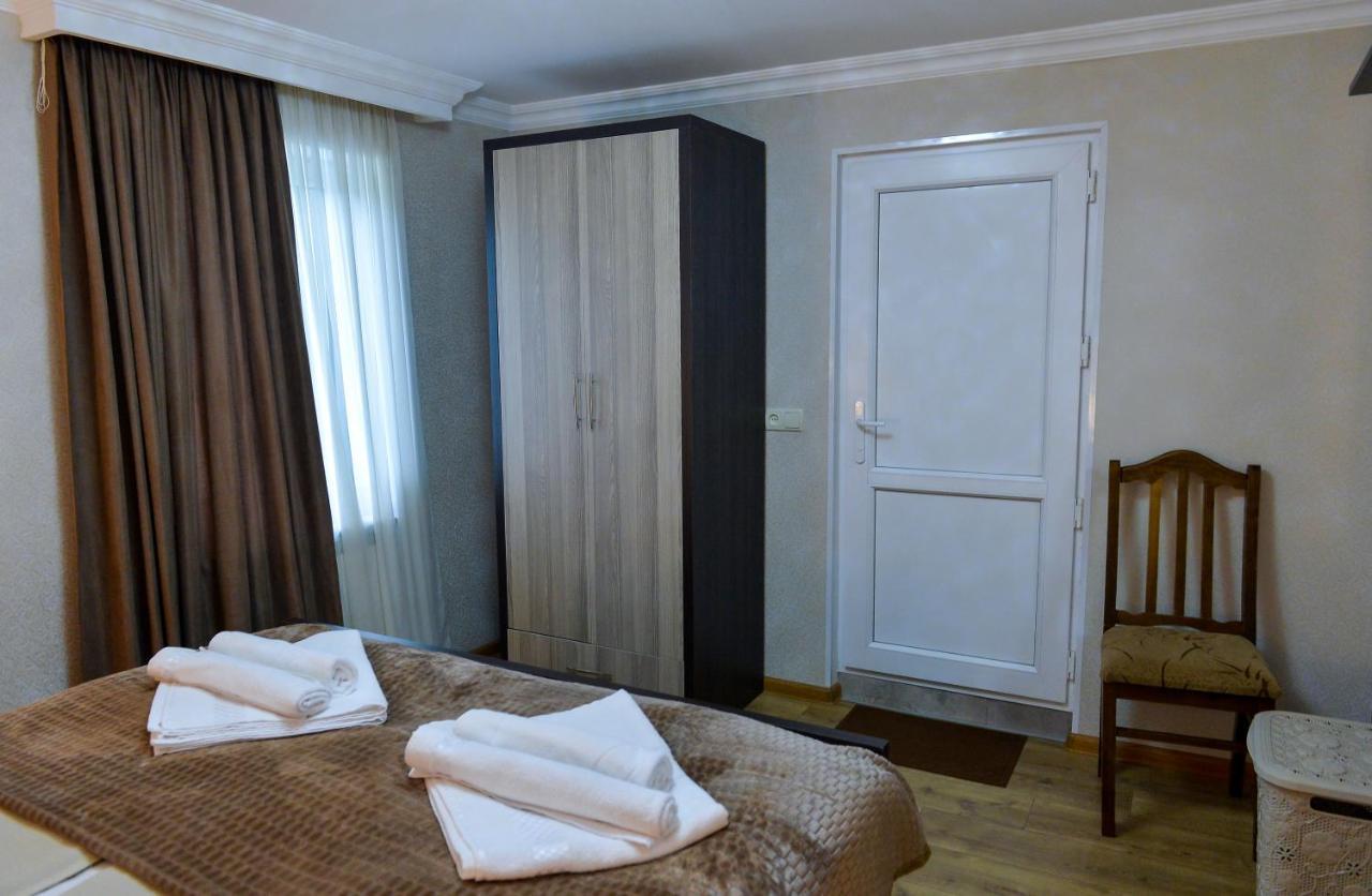 Cozy House Hotel คูทายสิ ภายนอก รูปภาพ