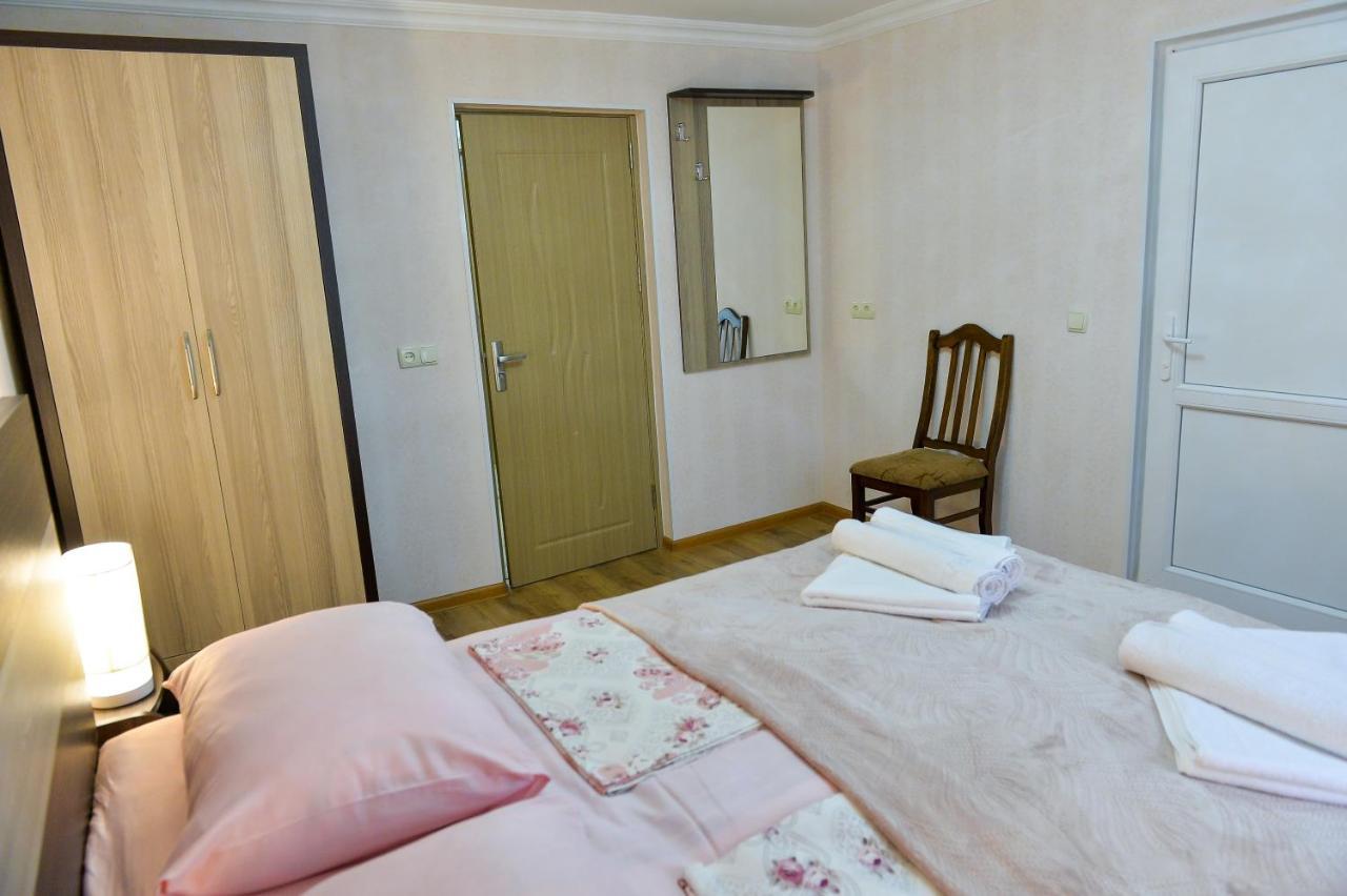 Cozy House Hotel คูทายสิ ภายนอก รูปภาพ