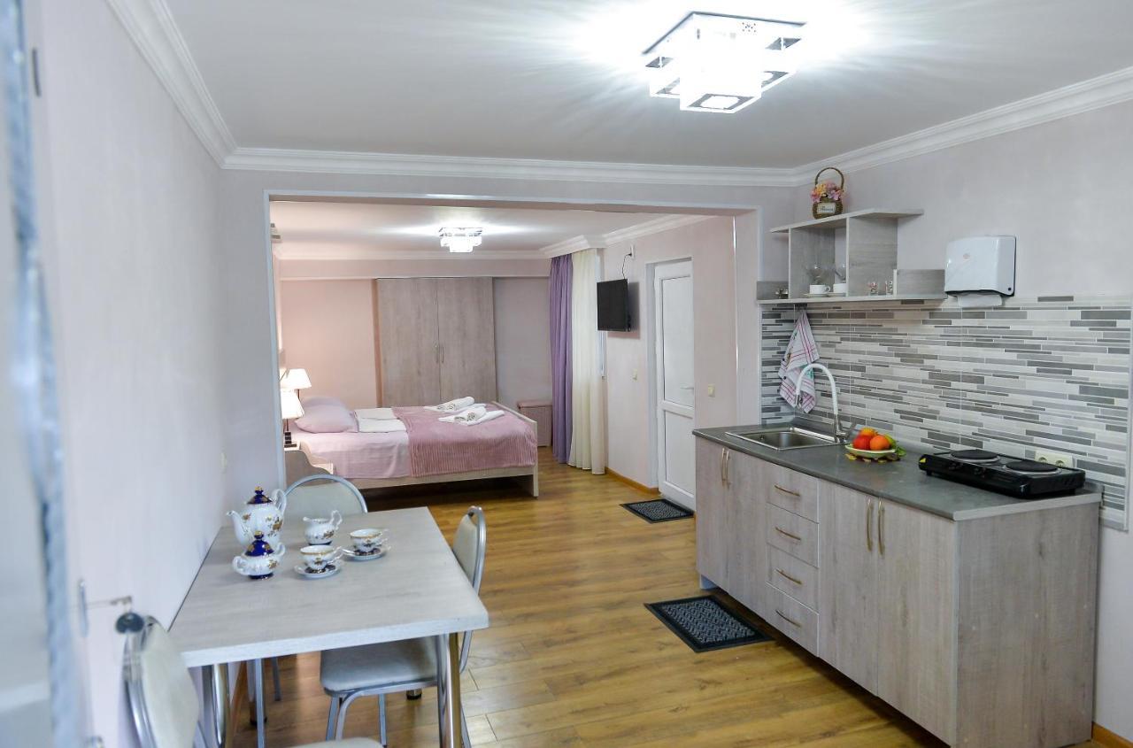 Cozy House Hotel คูทายสิ ภายนอก รูปภาพ